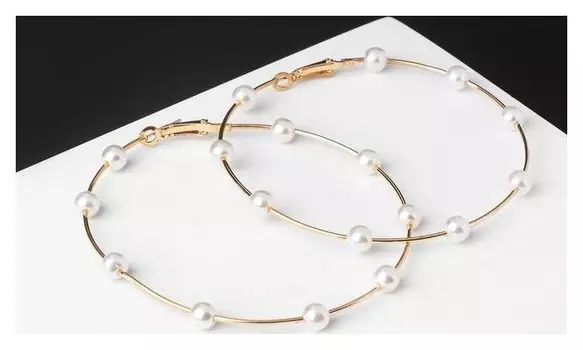 Серьги-кольца "Бусинки", шар 6, цвет белый в золоте, d=7 см