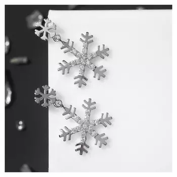 Серьги "Новогодние" снежинки со стразами, цвет белый в серебре