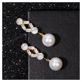 Серьги с жемчугом "Подари нежность" круг, цвет белый в золоте