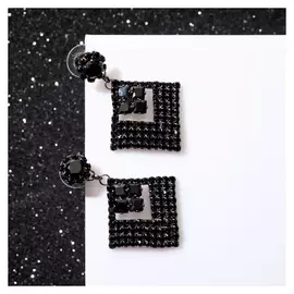 Серьги со стразами "Искорки" ромбики, цвет чёрный