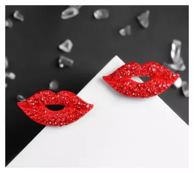 Серьги со стразами "Роли" губы, цвет красный