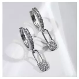 Серьги со стразами "Сказка" булавки на кольце, цвет белый в серебре