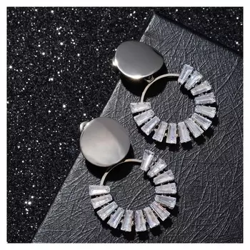 Серьги со стразами "Вспышка" круг, цвет белый в серебре