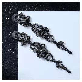 Серьги висячие со стразами "Ажур" кудряшки, цвет чёрный