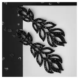 Серьги висячие со стразами "Ажур" ветки, цвет чёрный