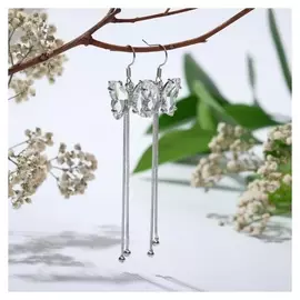 Серьги висячие со стразами "Бабочки" полупрозрачные, цвет белый в серебре