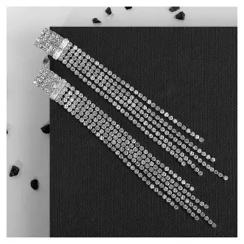 Серьги висячие со стразами "Голливуд" разные уровни, цвет белый в серебре