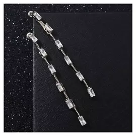 Серьги висячие со стразами "Нить" прямоугольные кристаллы, цвет белый в серебре