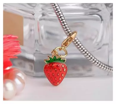 Шарм "Земляника", цвет красно-зелёный в золоте