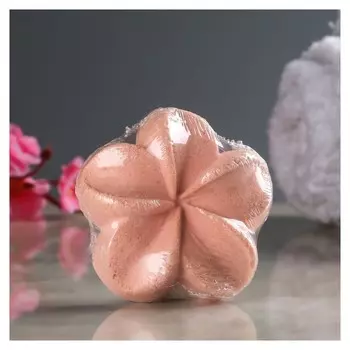 Шипучая бомбочка "Лилия" с ароматом клубники, красная