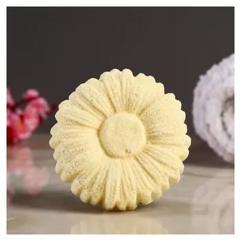 Шипучая бомбочка "Ромашка" с ароматом ромашки, жёлтая