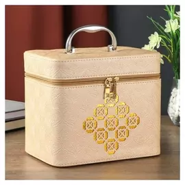 Шкатулка кожзам с зеркалом "Золотые символы" молочная 19,5х16,5х23 см