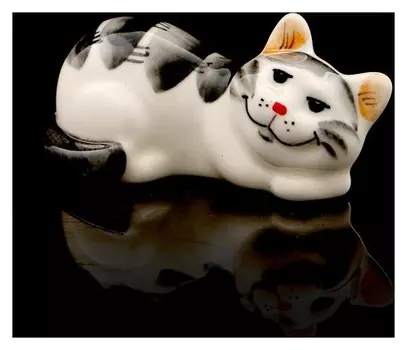 Статуэтка фарфоровая «Котя муся», серая, 9см