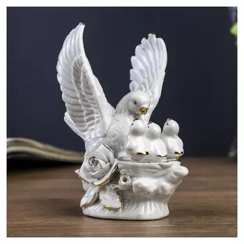 Сувенир "Белый голубь с птенчиками" со стразами