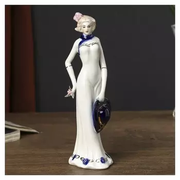 Сувенир "Девушка со шляпкой"