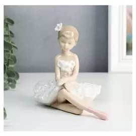 Сувенир керамика "Балерина в пачке с белыми цветами" 12,5х14х10,3 см