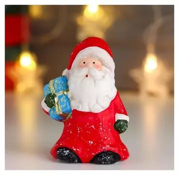 Сувенир керамика "Дед мороз в красной шубе и колпаке, с подарком" 10х6,3х5 см