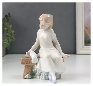 Сувенир керамика "Девочка кормилица" 11х8,5х14,5 см