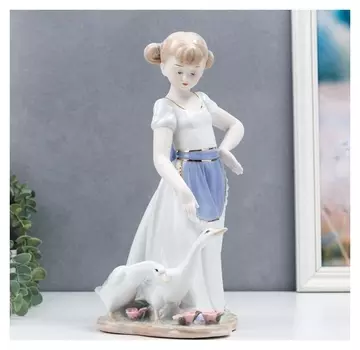 Сувенир керамика "Девочка с гусями" 31х17х15 см