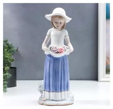 Сувенир керамика "Девочка в голубой юбке и белой шляпке с тарелкой с цветами" 30 см
