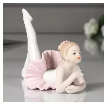 Сувенир керамика "Малышка-балерина в пачке с розовой юбкой, тянет ножку" 11х13,5х7,5 см