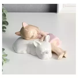 Сувенир керамика "Малышка в розовом платье спит на собаке" 8,5х11х11,5 см