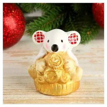 Сувенир керамика "Мышонок в белой шубке, ушки в клеточку на монетках" 6,3х5х5,2 см