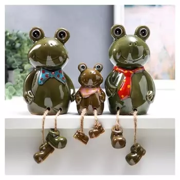 Сувенир керамика "Нарядная лягушачья семья" набор 3 шт 16х9,5х8 см