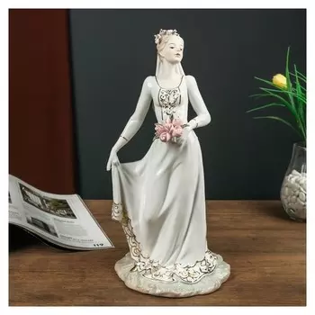 Сувенир керамика "Невеста в белом платье с золотыми узорами и букетом роз" 33х15х16 см