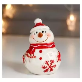 Сувенир керамика "Снеговичок красный колпак, шарф, с красной снежинкой" 9,8х6,9х6,9 см