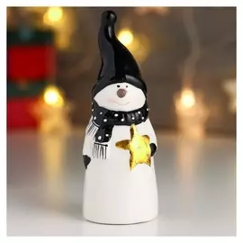 Сувенир керамика "Снеговик, белый кафтан, чёрный колпак, золотая звёздочка" 13,2х5х5 см