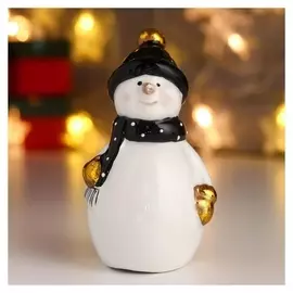 Сувенир керамика "Снеговик, чёрный шарфик, золотые варежки и помпон" 10,2х5,2х5,2 см