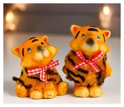 Сувенир керамика "Тигруша в меховой шубке с бантом" 8х4х6 см