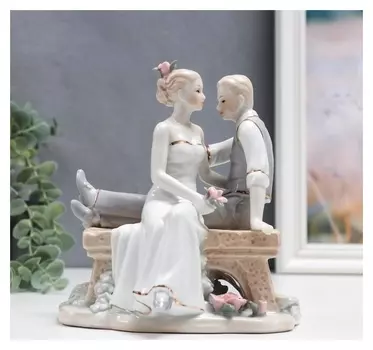 Сувенир керамика "Влюблённая пара на скамеечке" 18 см