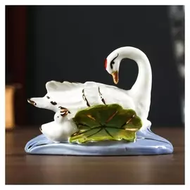 Сувенир "Лебедушка с деткой на пруду"