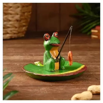 Сувенир "Лягушка на листе" дерево 10х9х10 см