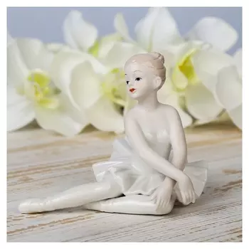 Сувенир "Малышка-балерина в белом платье - репетиция" 11х13х9,5 см