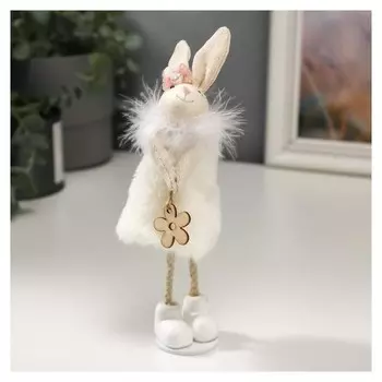 Сувенир пасхальный "Зайка в белой шубке, с цветком в лапках" 17х4,7х4 см