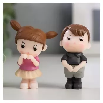 Сувенир пластик "Малыш/малышка дошкольники" 5х2,4х2 см