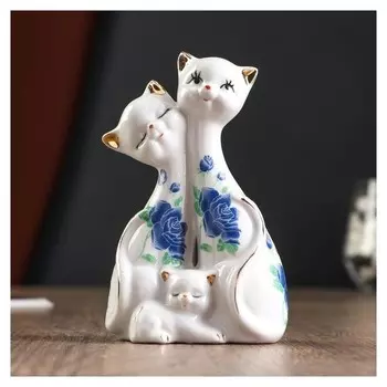 Сувенир под фарфор "Две кошки с котёнком"