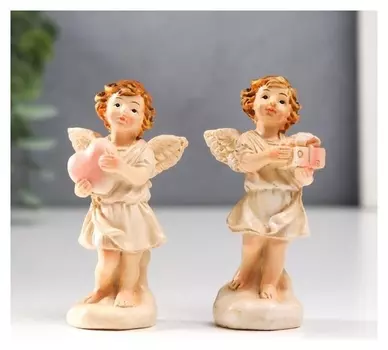 Сувенир полистоун "Ангелочек на облачке с игрушкой, бежевая тога" 7,2х3,6х3,4 см