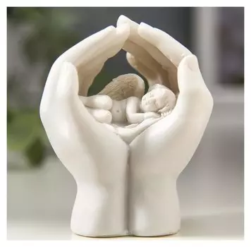 Сувенир полистоун "Ангелочек спящий в ладошках" 6,7х5,5х4,3 см