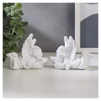 Сувенир полистоун "Белоснежный ангел с библией" 7х5х8,5 см