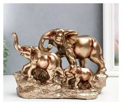 Сувенир полистоун "Бронзовые слоны на скале - восхождение" 16,5х12,2х22,5 см