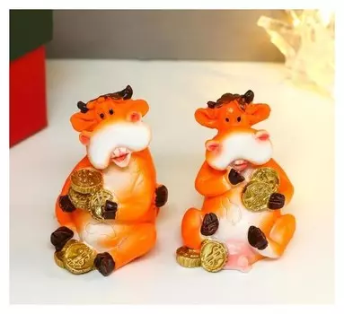 Сувенир полистоун "Бычок почемучка с золотыми монетами" 6,1х3,8х4 см