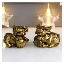 Сувенир полистоун "Бык с монетой/слитком" набор 2 шт 4,2х6,2х4,6 см