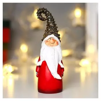 Сувенир полистоун "Дед мороз в шапке-шишке, с подарком" 14,5х5,7х3,6 см