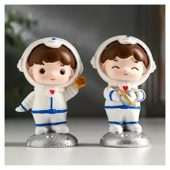 Сувенир полистоун "Малыш-космонавт" 8х4,5х4 см