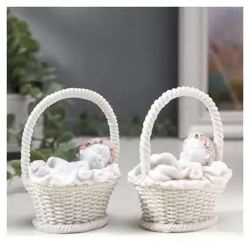 Сувенир полистоун "Малыш в розовом веночке спит в корзине" 9х7,5х6,5 см