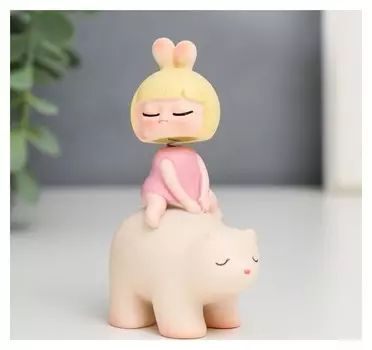 Сувенир полистоун "Малышка на медведе" пружинка 8х3х5,5 см